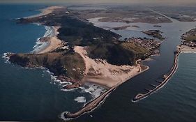 Apartamento 3 Dorm., O Quintal É A Praia E Molhes